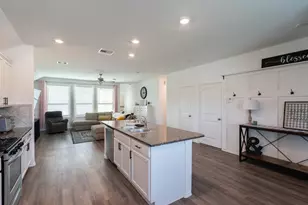 650 Harbor Colony Ln, La Marque, TX 77568 - Photo 8