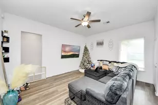 9447 Klein Ln, Houston, TX 77044 - Photo 10