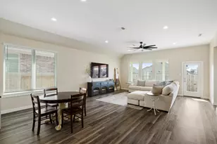 573 Newcomb Holw Dr, Conroe, TX 77304 - Photo 14