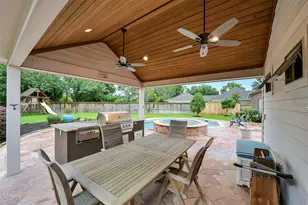 205 Trail Bend Ln, Friendswood, TX 77546 - Photo 30
