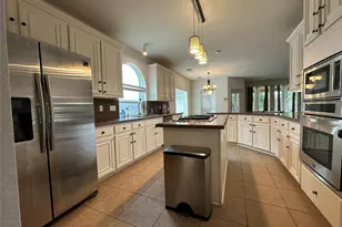 3206 Oakland Dr, Sugar Land, TX 77479 - Photo 10