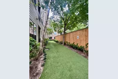 2727 Brazos Street #07, Houston, TX 77006 - Photo 18