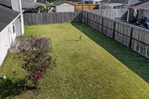 8202 Greenleaf St, Baytown, TX 77523 - Photo 18