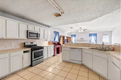 8202 Greenleaf Street, Baytown, TX 77523 - Photo 12