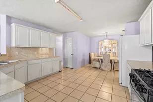 8202 Greenleaf St, Baytown, TX 77523 - Photo 8
