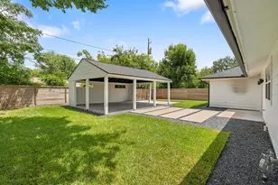 1910 Lynnview Dr, Houston, TX 77055 - Photo 32