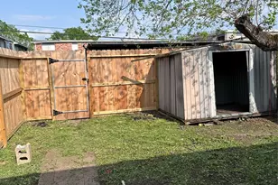 703 S 2nd St, La Porte, TX 77571 - Photo 6