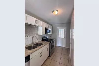 703 S 2nd Street, La Porte, TX 77571 - Photo 4