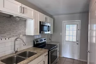 703 S 2nd St, La Porte, TX 77571 - Photo 4