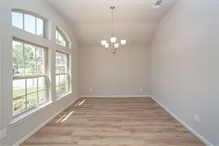 2926 Grand Hawthorne Rd, Conroe, TX 77385 - Photo 4