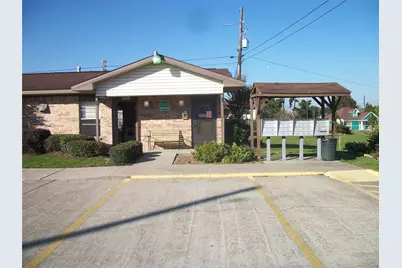 203 E Watson Dr, Willis, TX 77378 - Photo 2