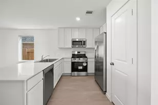 6051 Ash Willow Ct, Montgomery, TX 77316 - Photo 2