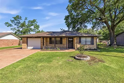 108 W Viser Street, Madisonville, TX 77864 - Photo 1
