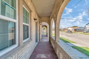915 8th St, Galveston, TX 77550 - Photo 8