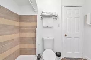 915 8th St, Galveston, TX 77550 - Photo 40