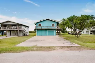 88 Bay St, Port O'Connor, TX 77982 - Photo 1
