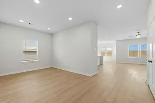 626 Cherry Tree Dr, La Marque, TX 77568 - Photo 4