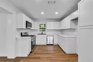 1913 41st Ave N, Texas City, TX 77590 - Photo 4