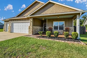 406 Wellshire Dr, West Columbia, TX 77486 - Photo 1