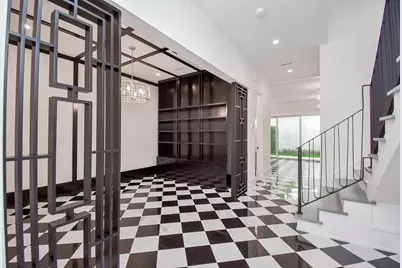 1107 Berthea Street #B, Houston, TX 77006 - Photo 4