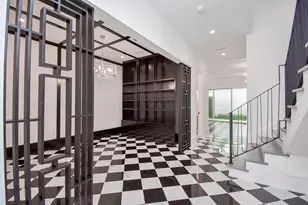 1107 Berthea St, Houston, TX 77006 - Photo 4