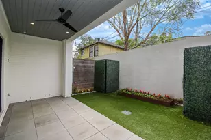 1107 Berthea St, Houston, TX 77006 - Photo 12