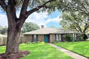 2902 Willow Creek Dr, El Campo, TX 77437 - Photo 2