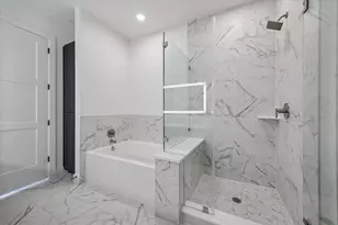 2727 Albany St, Houston, TX 77006 - Photo 14