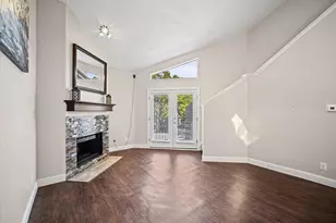 10855 Meadowglen Ln, Houston, TX 77042 - Photo 8