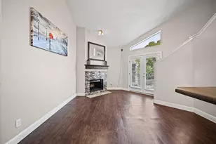 10855 Meadowglen Ln, Houston, TX 77042 - Photo 6