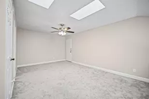 10855 Meadowglen Ln, Houston, TX 77042 - Photo 18