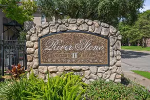 10855 Meadowglen Ln, Houston, TX 77042 - Photo 2