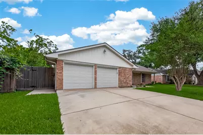 909 Newport Boulevard, League City, TX 77573 - Photo 2