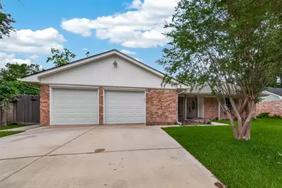 909 Newport Boulevard, League City, TX 77573 - Photo 1