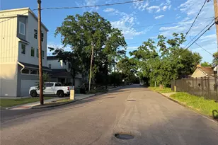 1410 E 33rd St, Houston, TX 77022 - Photo 4