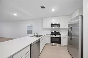 337 Grayson Baw Ln, Waller, TX 77484 - Photo 2
