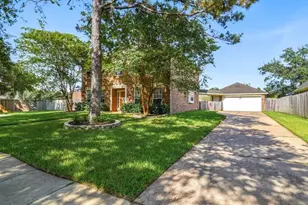 4610 Cobb Cir Dr, Sugar Land, TX 77479 - Photo 4