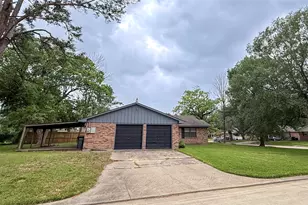 1307 Dwinnell St, Baytown, TX 77520 - Photo 4