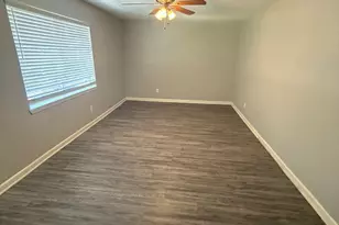 8807 Barton St, Houston, TX 77075 - Photo 6