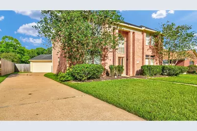 244 Plum Circle, Lake Jackson, TX 77566 - Photo 2