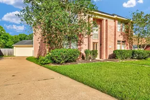 244 Plum Cir, Lake Jackson, TX 77566 - Photo 2
