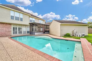 244 Plum Cir, Lake Jackson, TX 77566 - Photo 6