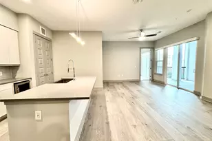401 W 25th St St, Houston, TX 77008 - Photo 2