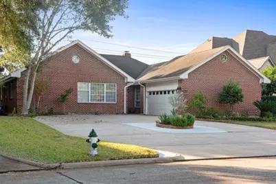 1443 Sugar Creek Boulevard, Sugar Land, TX 77478 - Photo 2