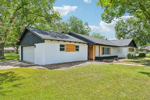 101 W Larkspur Dr, Alvin, TX 77511 - Photo 2