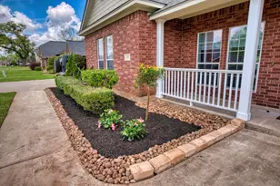 309 Williamsburg, Clute, TX 77531 - Photo 2
