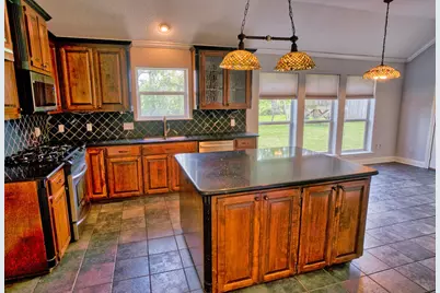 309 Williamsburg, Clute, TX 77531 - Photo 8