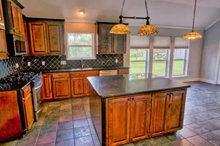 309 Williamsburg, Clute, TX 77531 - Photo 8