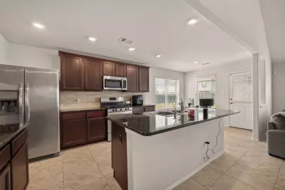 322 Marble Springs Lane, La Marque, TX 77568 - Photo 4