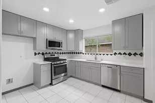 97 N Holly Laurel Cir, The Woodlands, TX 77382 - Photo 22
